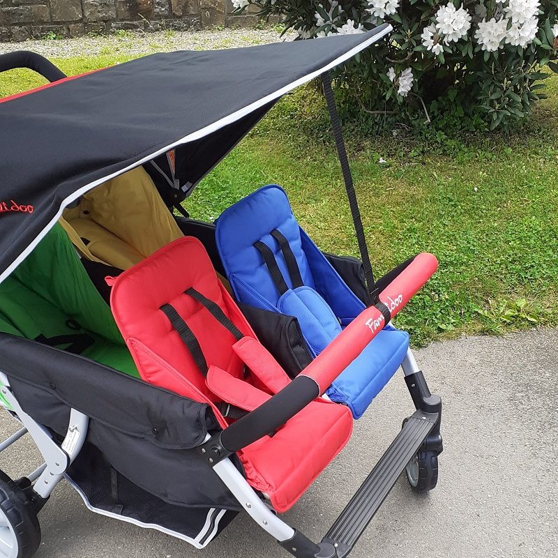 Sur Lyon : Poussette wagon comme neuve 4 places spécial quadruplé ou  assistante maternelle