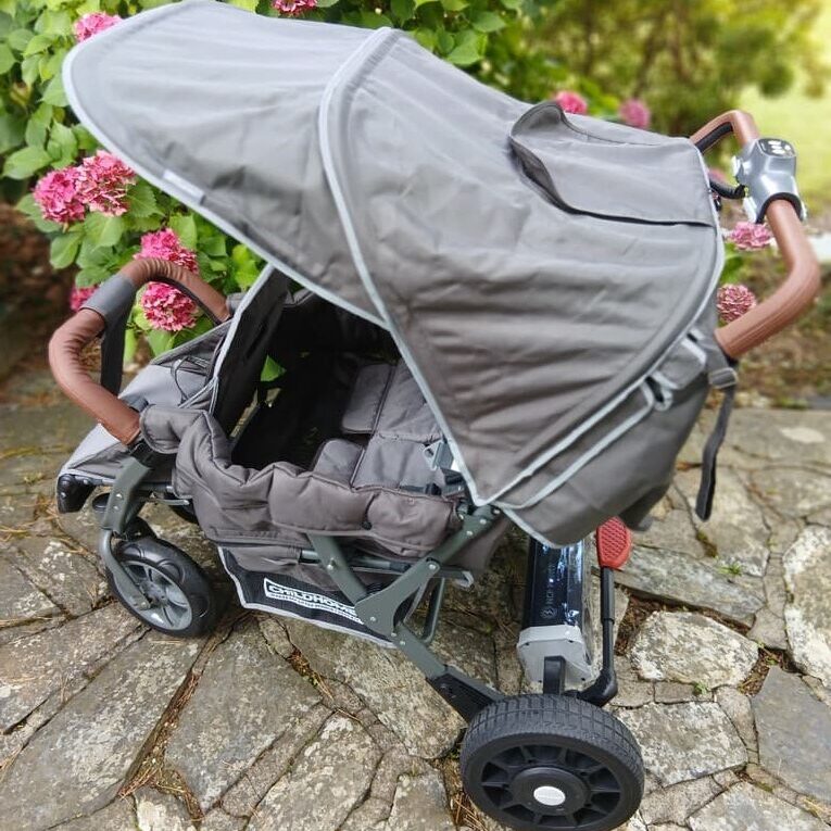 Poussette Childhome 3 places motorisée loc-assmat.fr